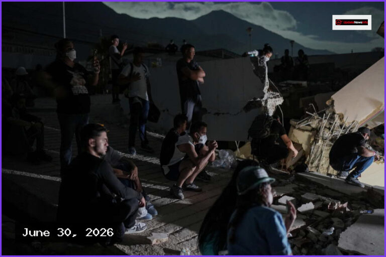 Venezuelans Search Quake Ruins Amid Growing Humanitarian Crisis