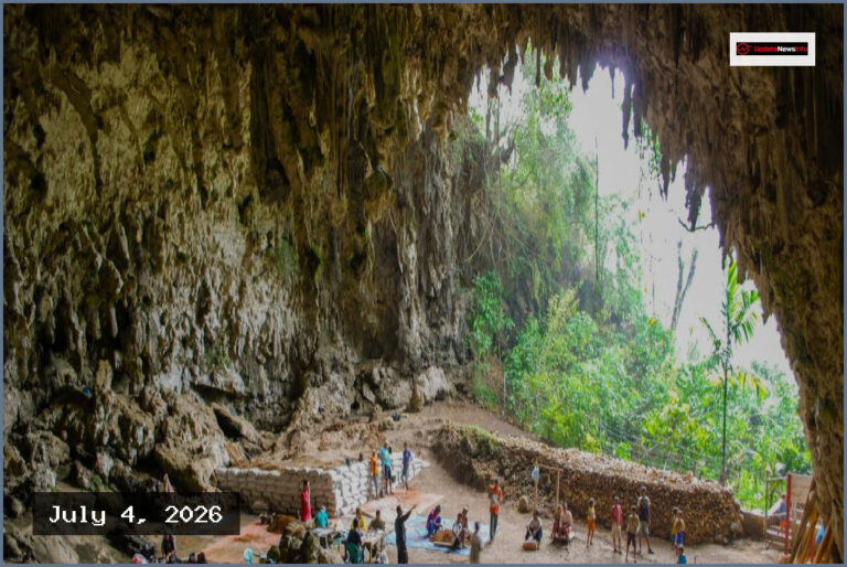 Study suggests 'Hobbit' human relatives were scavengers, not hunters